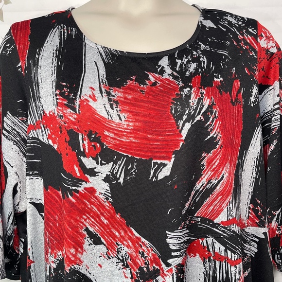 Avenue Womens Black Red White 3/4 Sleeves Asymmetrical Hem Top Blouse Plus 26 28 - Picture 7 of 16